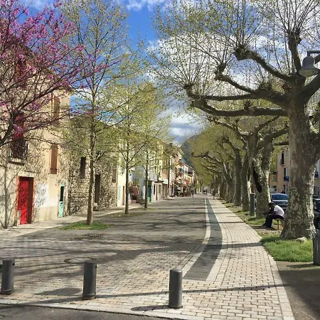 Modern Boulangerie, Large 6 Bedroom Quillan